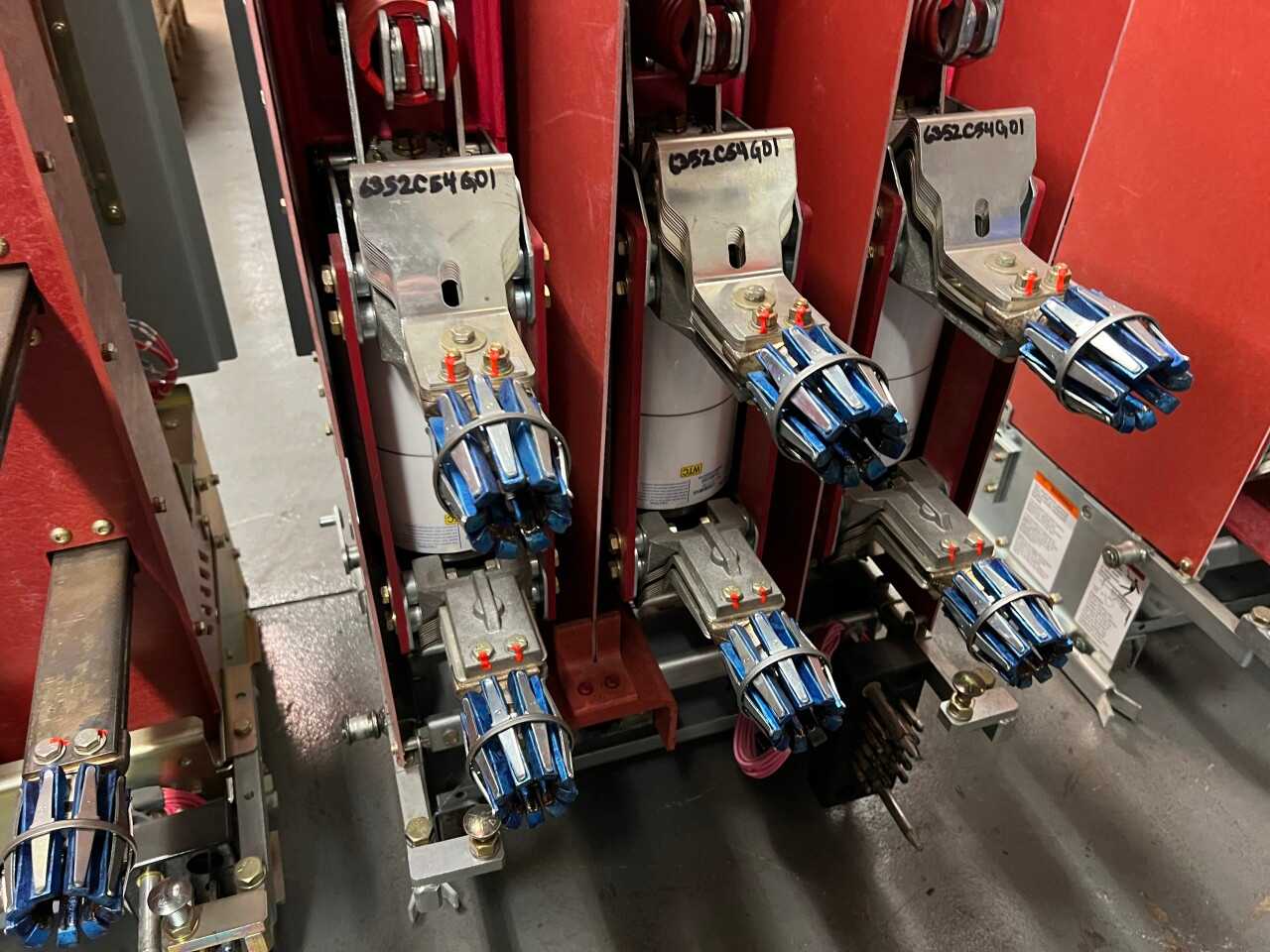 Lot of 4 Eaton VR/VSR series vacuum breakers/starters - VACUUM PUMP