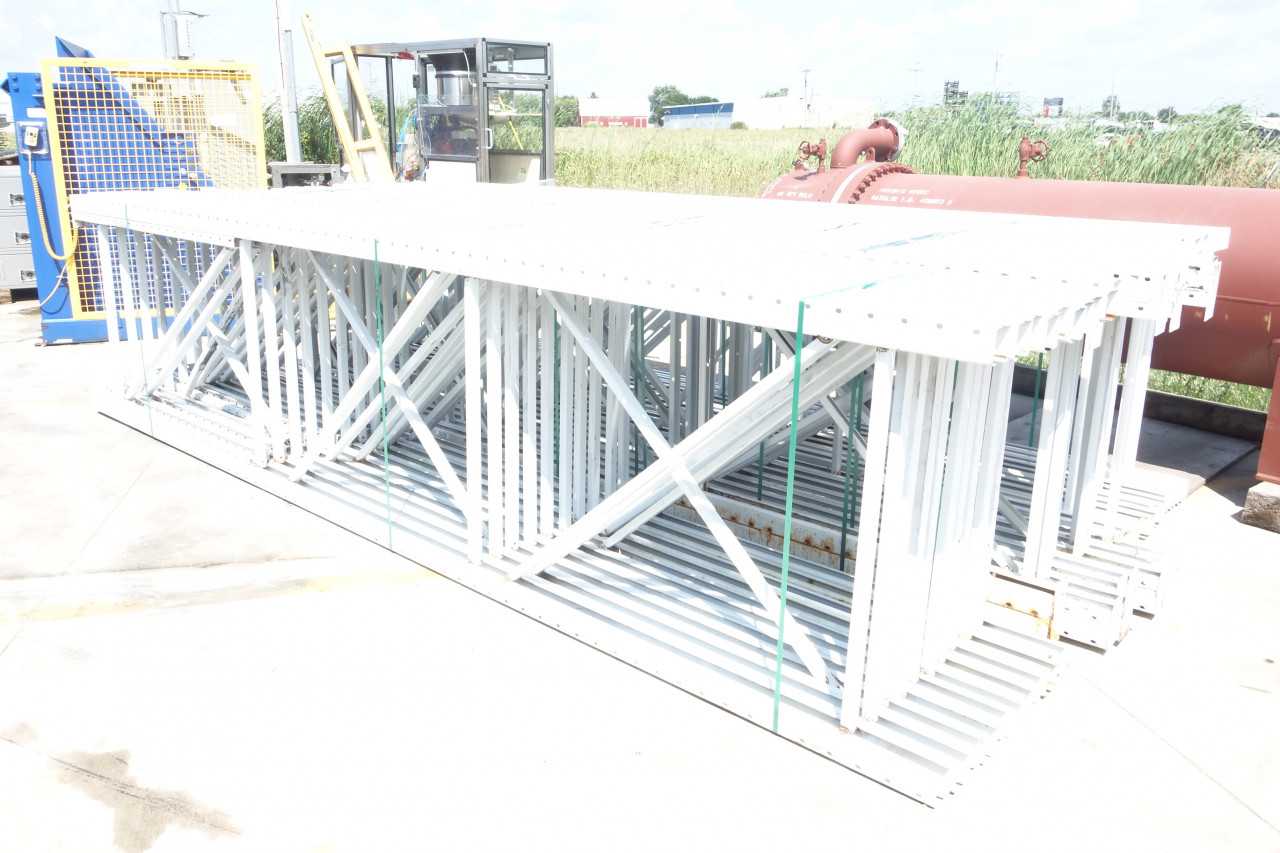 LOT OF 29 RACKING UPRIGHTS - PALLET RACKING