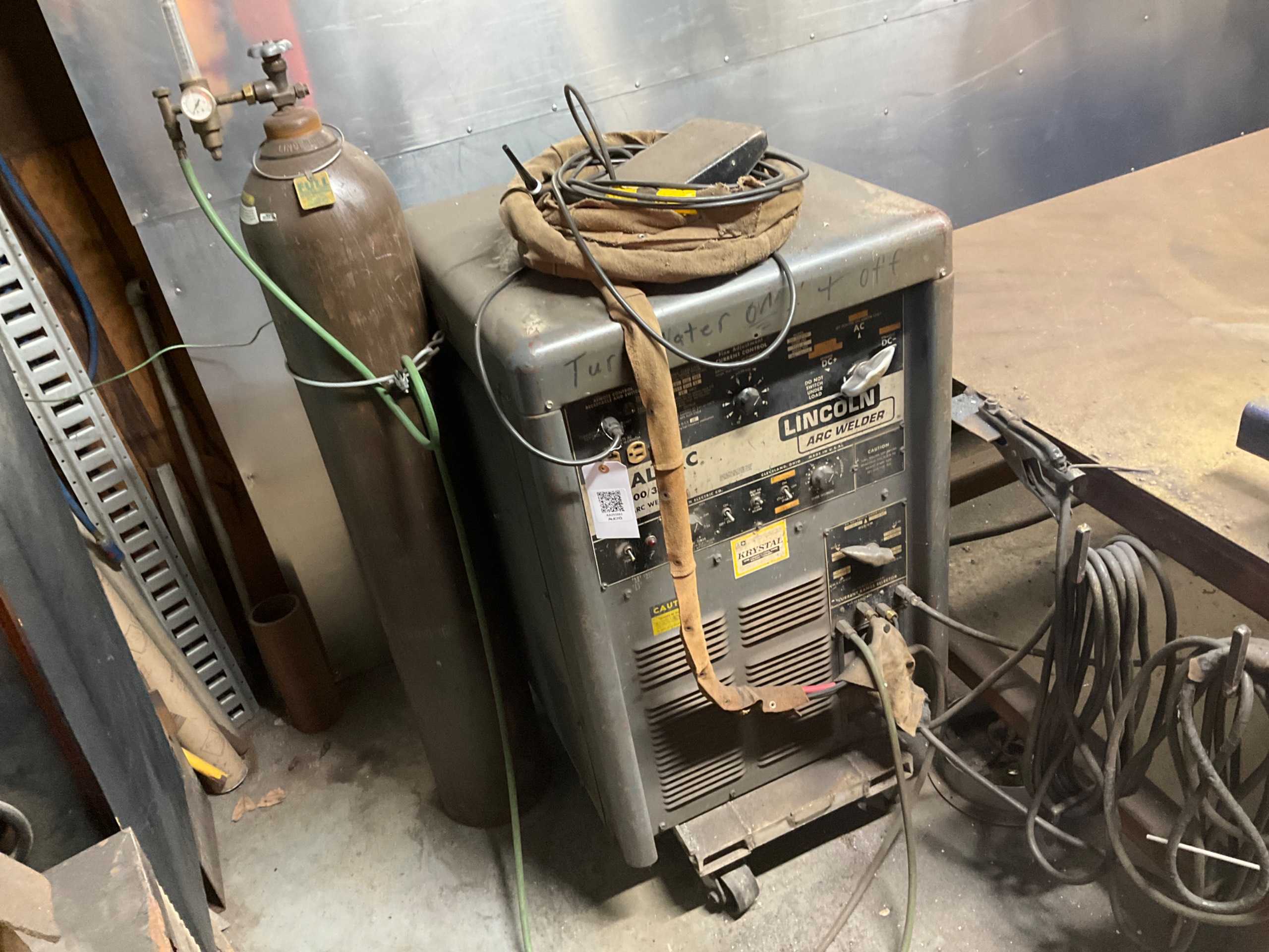 LINCOLN IDEALARC TIG 300/300 ARC WELDER