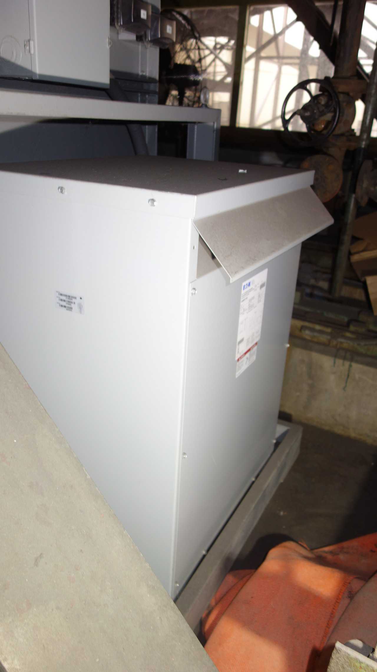EATON TRANSFORMER RECEPTACLE POWER BOX 75KVA - CONTROL TRANSFORMERS