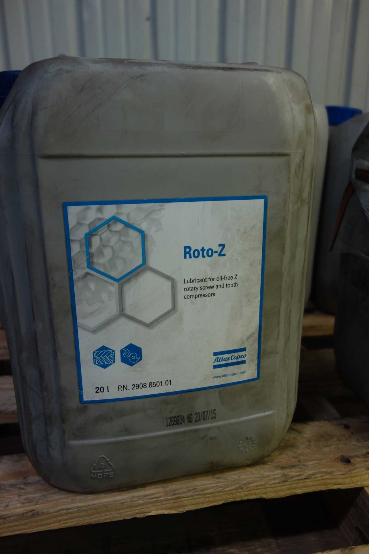 LOT OF 5 JUGS OF ATLAS COPCO ROTO-Z COMPRESSOR OIL - AIR COMPRESSORS