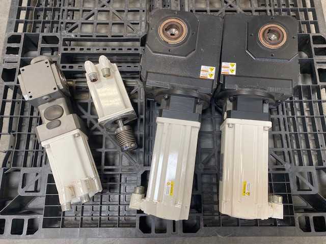 Lot of 4 Allen Bradley Kinetix Servo Motors - MOTOR DRIVES