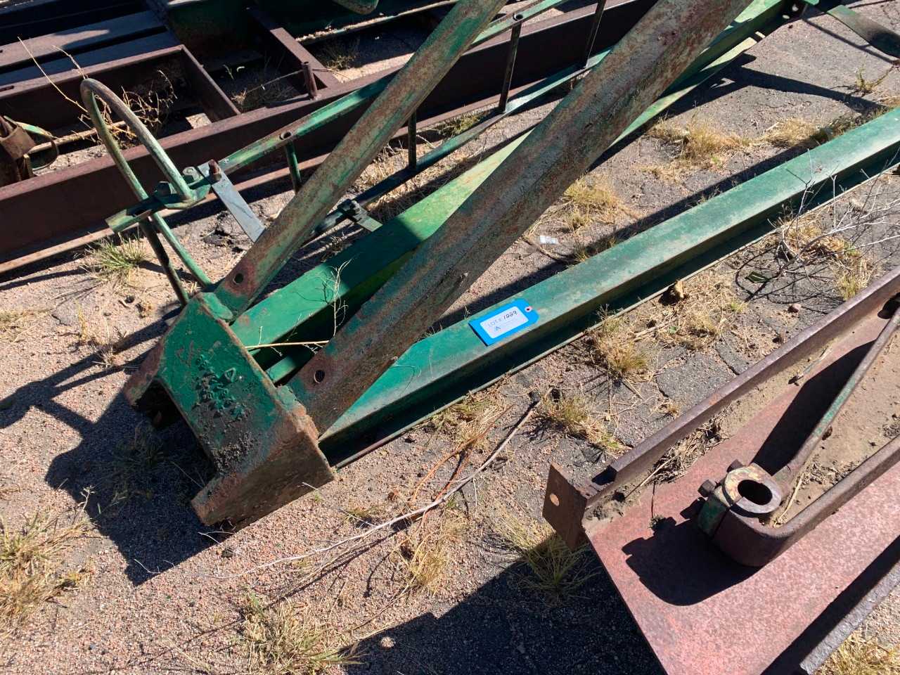 DD-57 w/homemade wide base, 4 wts AH29014 BB, Sampson post head, beam, equalizer, 1 pitman arm, no tailbearing, no saddlebearing - PALLET JACKS