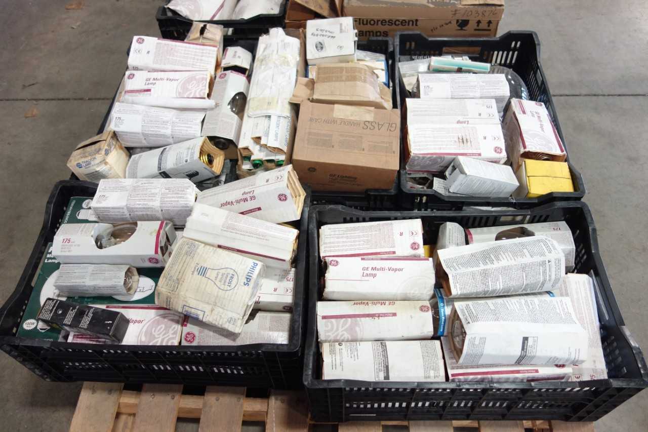 2 PALLETS OF LIGHT BULBS - LIGHTING