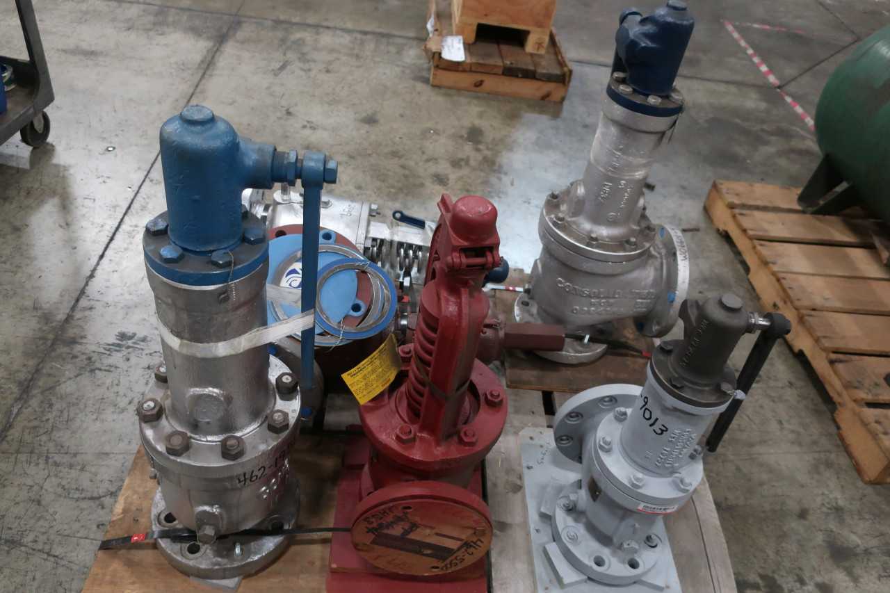 1 PALLET OF ASSORTED RELIF VALVES 3IN-4IN CONSOLIDATED DRESSER TELDYNE FARRIS - VALVES