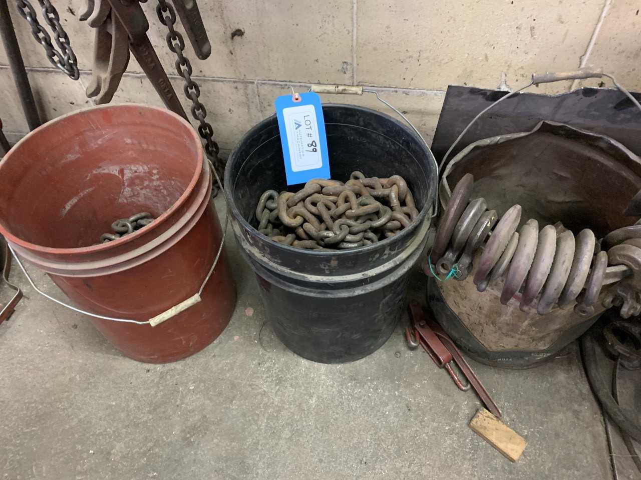 Buckets with heavy chains - ROLLER CHAIN