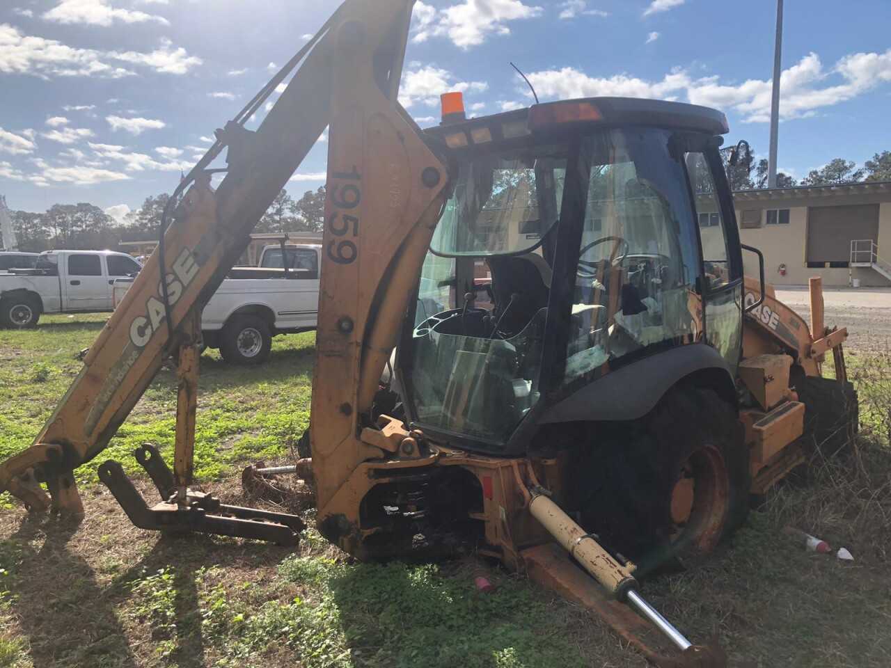 CASE Backhoe 580 M - CONSTRUCTION EQUIPMENT