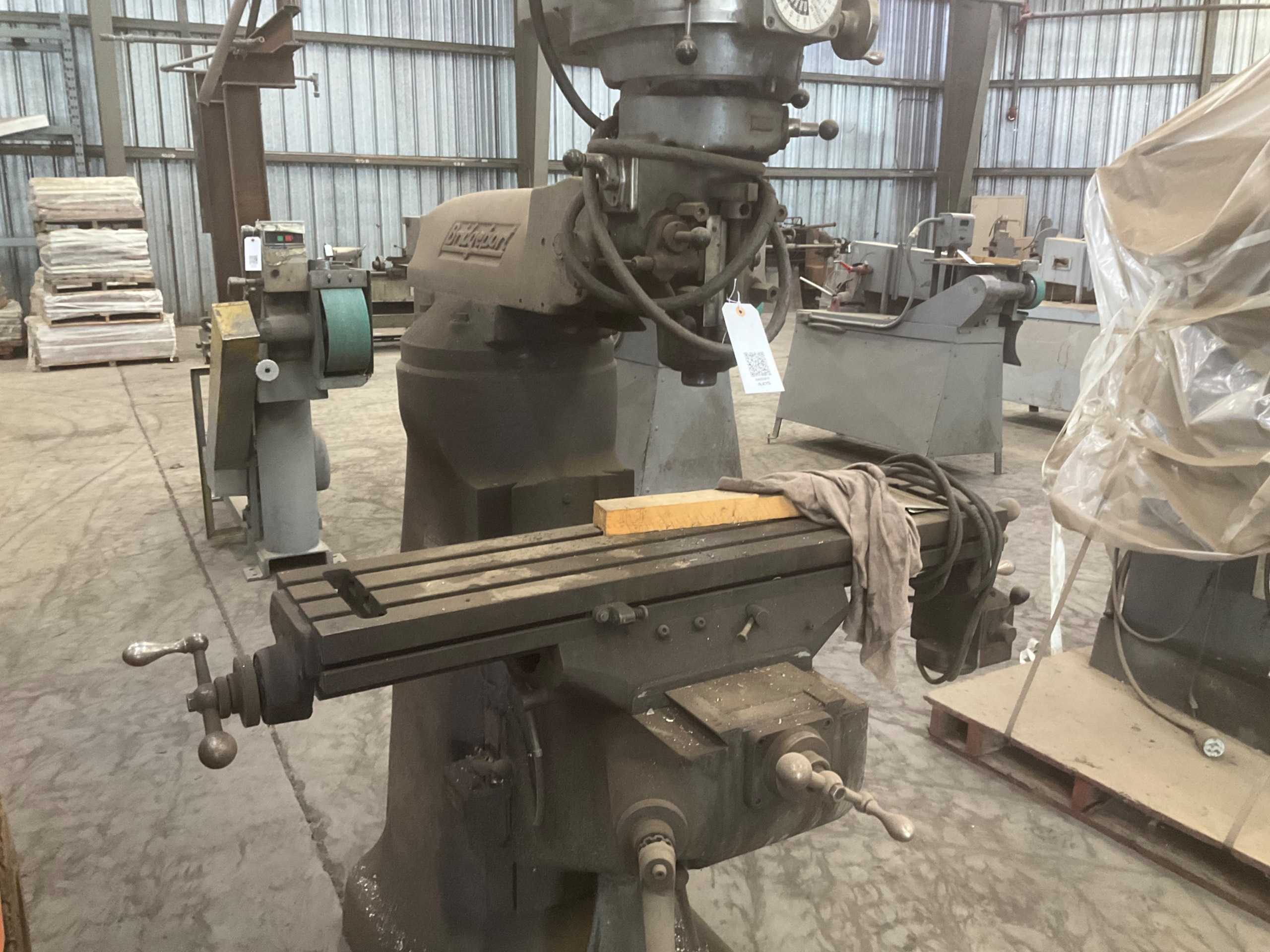 BRIDGEPORT VERTICAL MILLING MACHINE