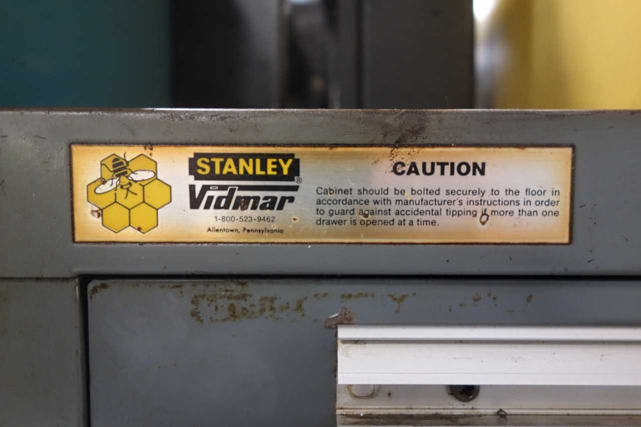 Stanley Vidmar Tool cabinet with contents - TOOL STORAGE