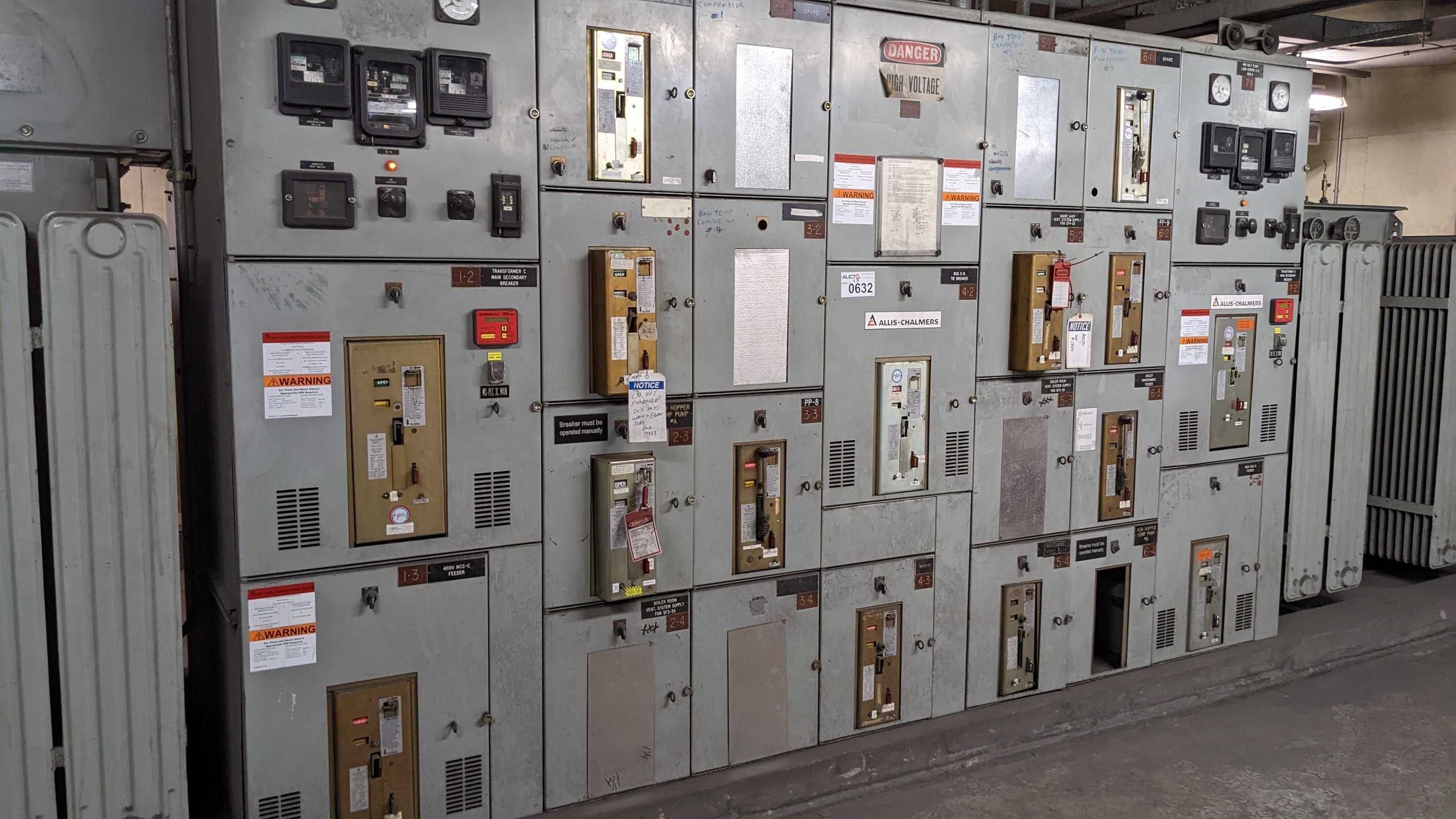 LOT OF 15 ALLIS-CHALMERS CIRCUIT BREAKERS - CIRCUIT BREAKERS LOT OF 15 ALLIS-CHALMERS CIRCUIT BREAKERS - CIRCUIT BREAKERS