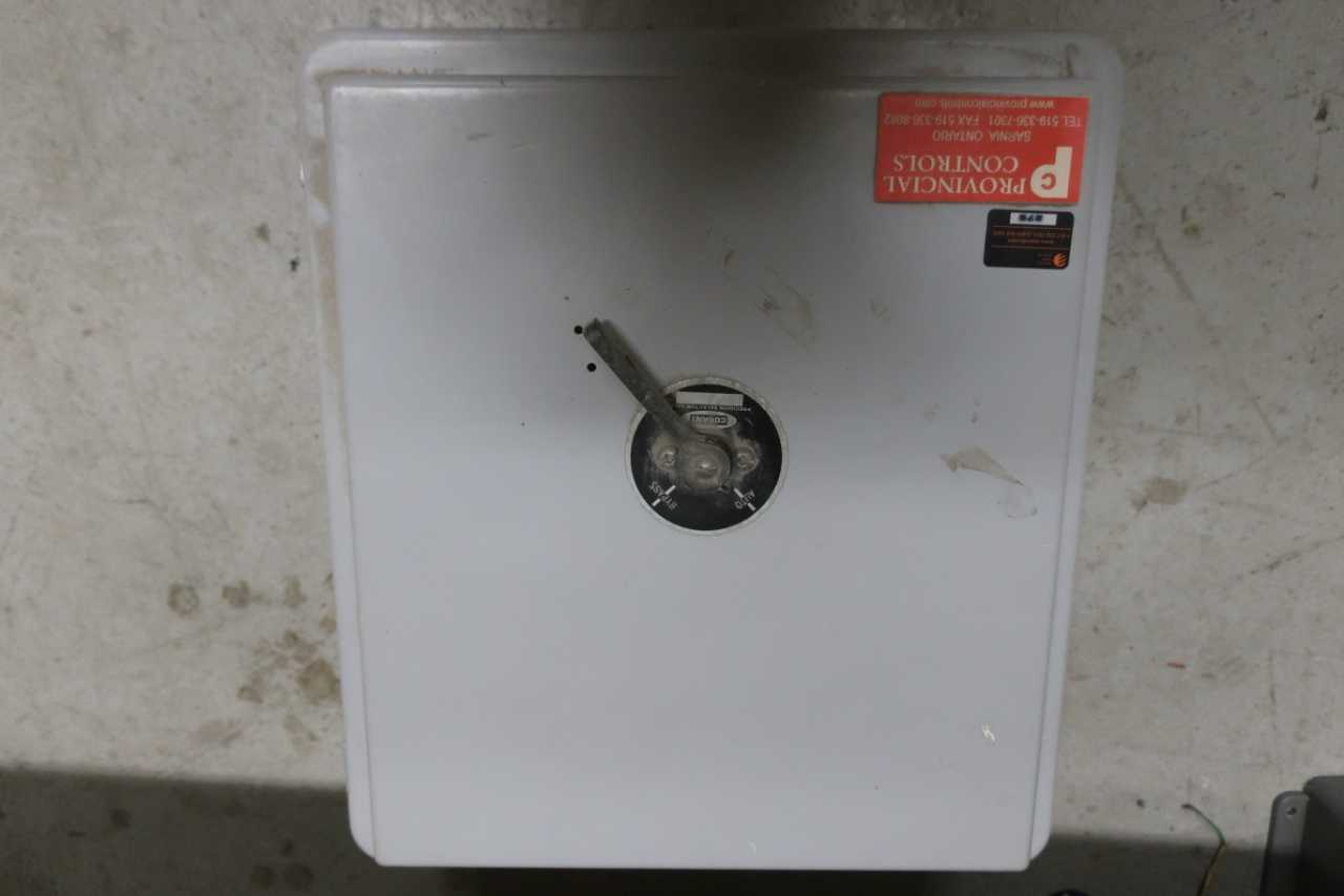 ASSORTED INSTRUMENTATION PARTS, MANIFOLDS, REGULATORS, VALVES, WHITEY, ANDERSON GREENWOOD, CONANT - VALVES