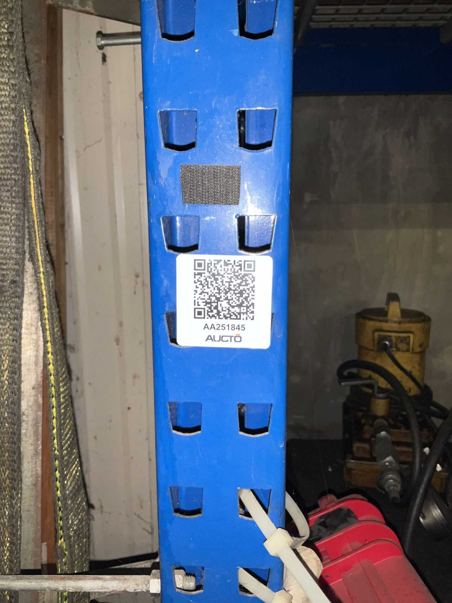 LOT OF HYDRAULIC JACKS AND POWER UNITS - HYDRAULIC PARTS
