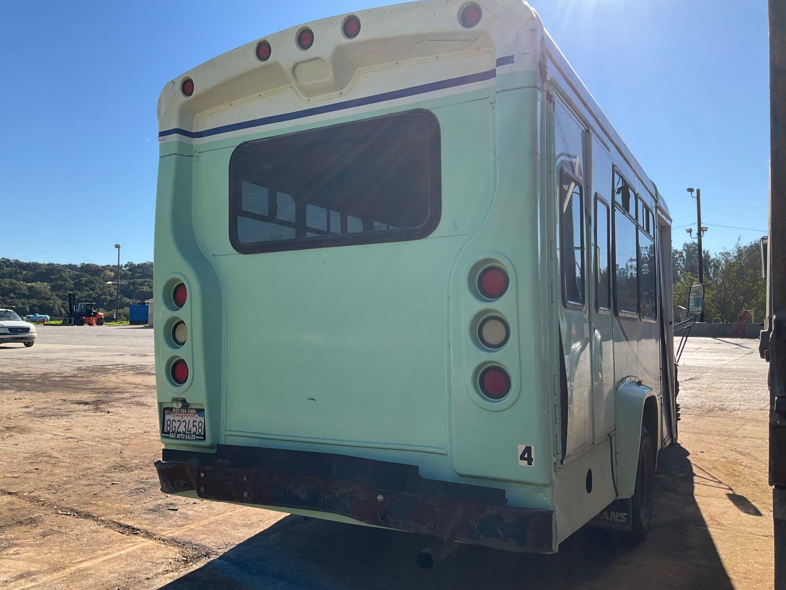 2006 FORD E-350 VAN