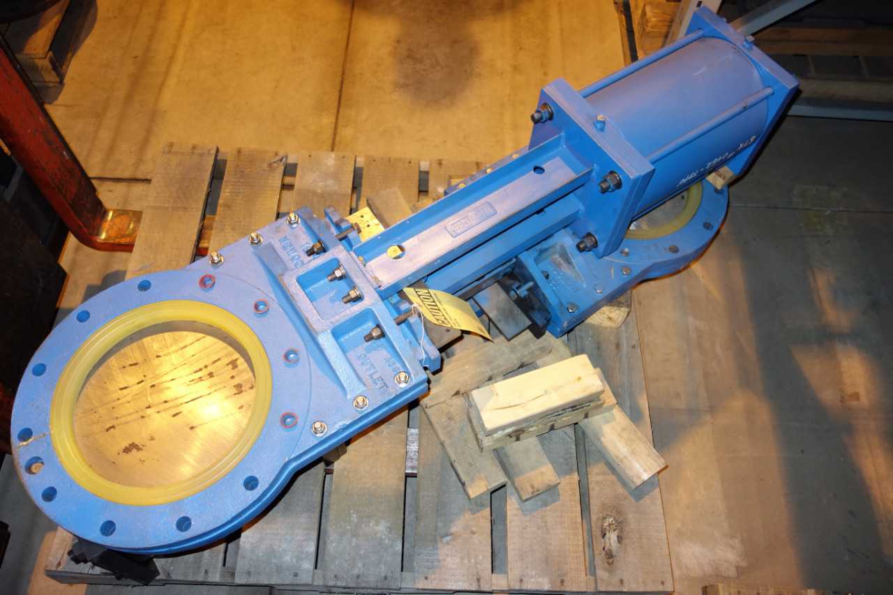 1 PALLET OF NEWCON 12IN STEEL KNIFE GATE VALVES - KNIFE GATE VALVE