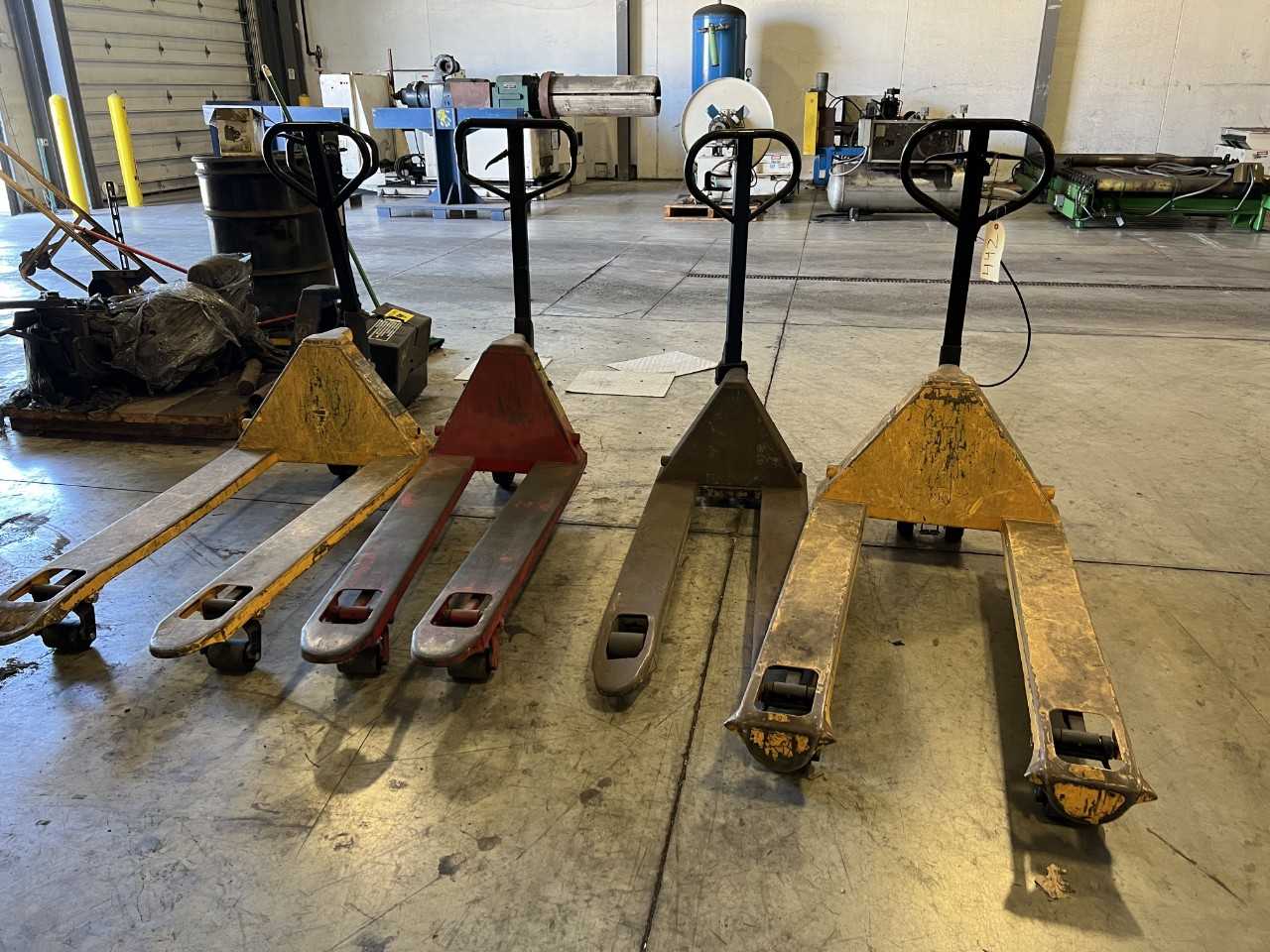 Lot of 4 manual pallet trucks 5500lbs - ELECTRIC POWER TOOLS