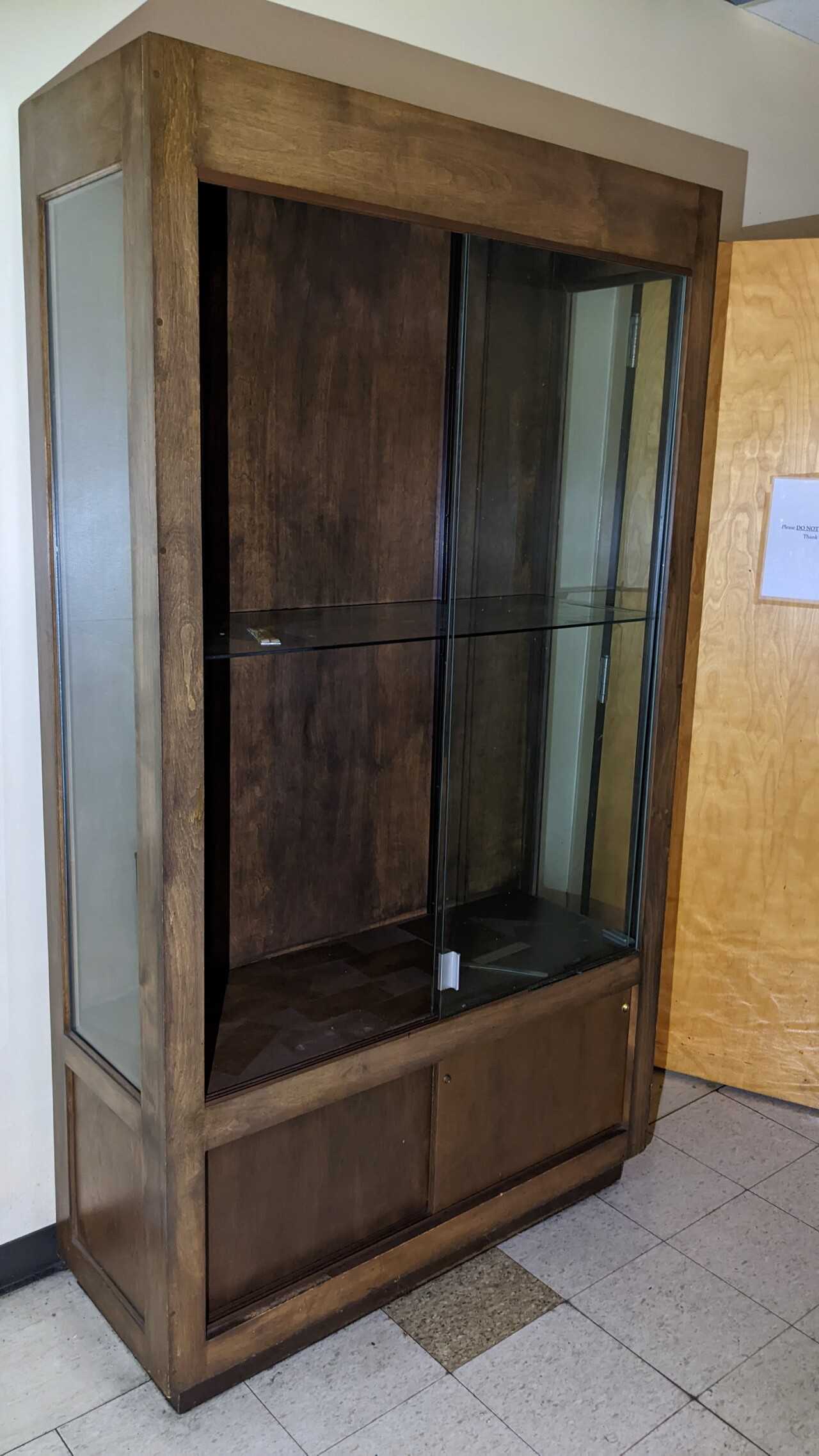 DISPLAY COUNTER - PLANT & FACILITY