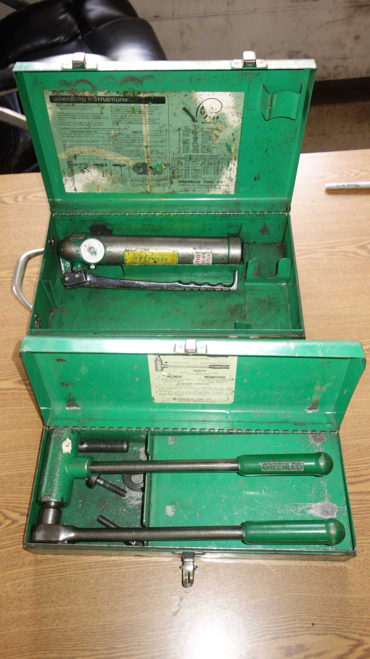 LOT OF 2 GREENLEE RATCHET KNOCKOUT PUNCH DRIVERS - ELECTRIC POWER TOOLS