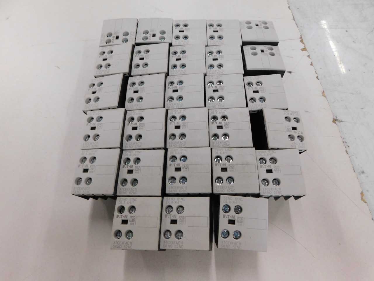 Lot of Quantity 28x XTCEXFAC11 Contacts - ELECTRIC POWER TOOLS