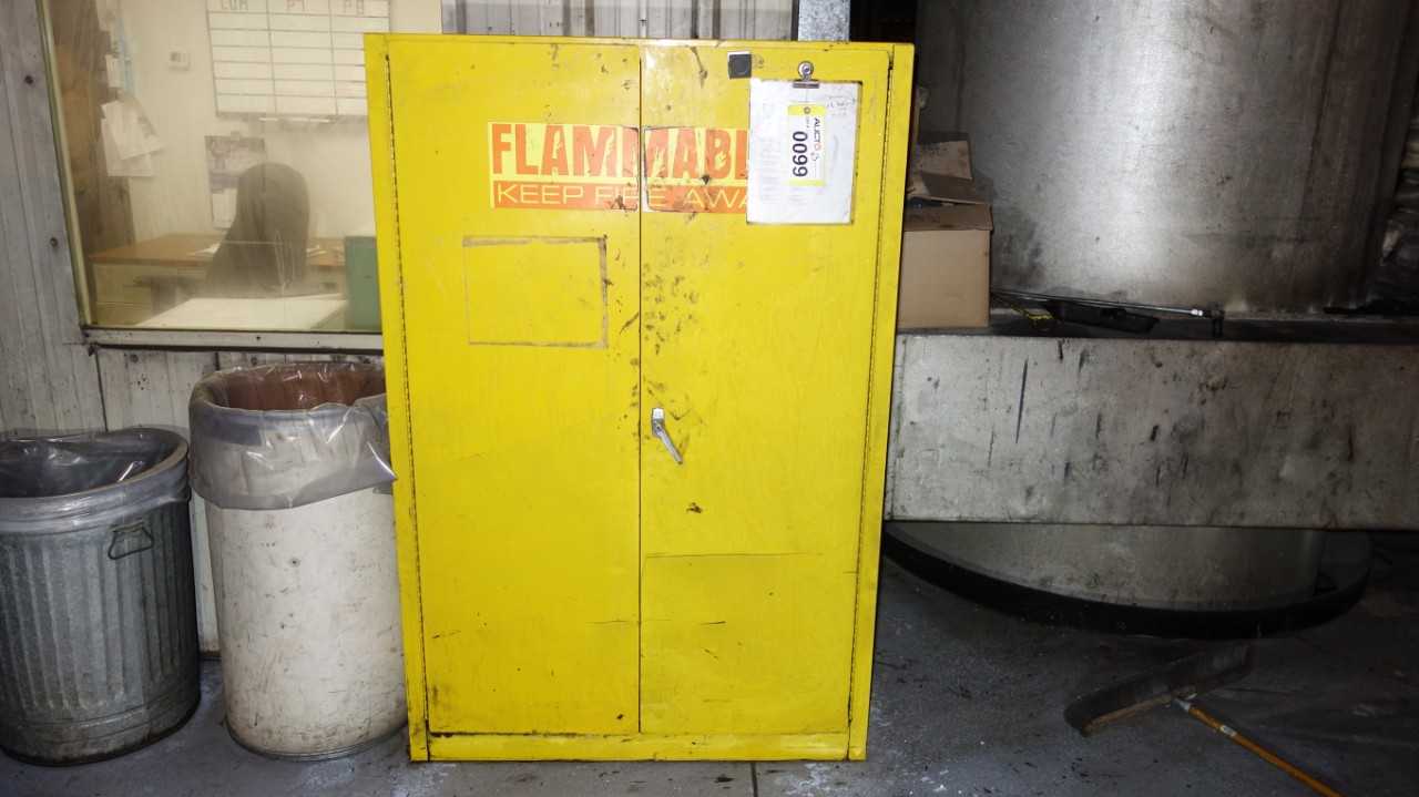 LOT OF 3 ASSORTED FLAMMABLE SAFETY STORAGE CABINET, JUSTRITE 25450 45 GAL - SAFETY EQUIPMENT