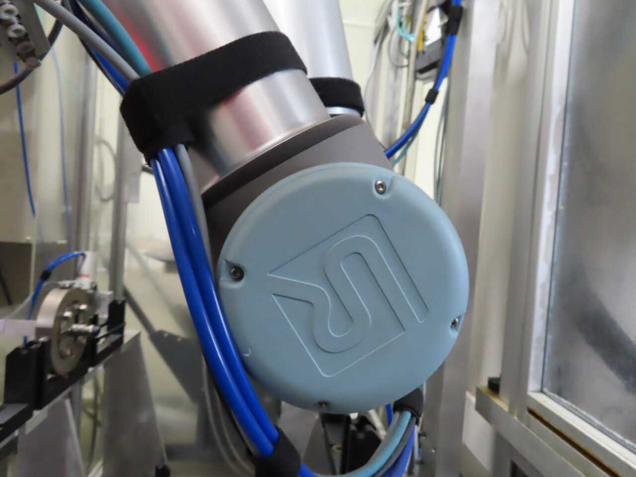 Universal Robots, Model U5 - INDUSTRIAL ROBOTS