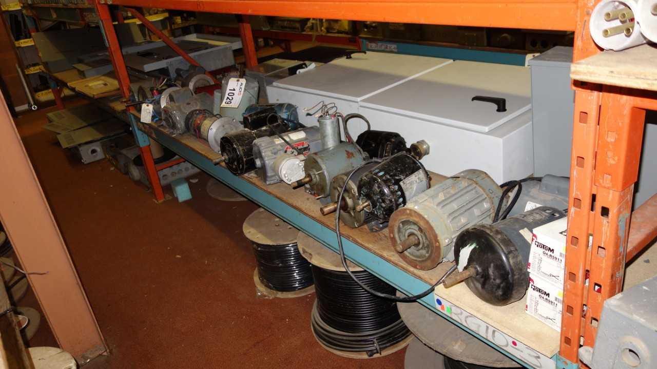 LOT OF ASSORTED ELECTRIC MOTORS - ELECTRIC MOTORS