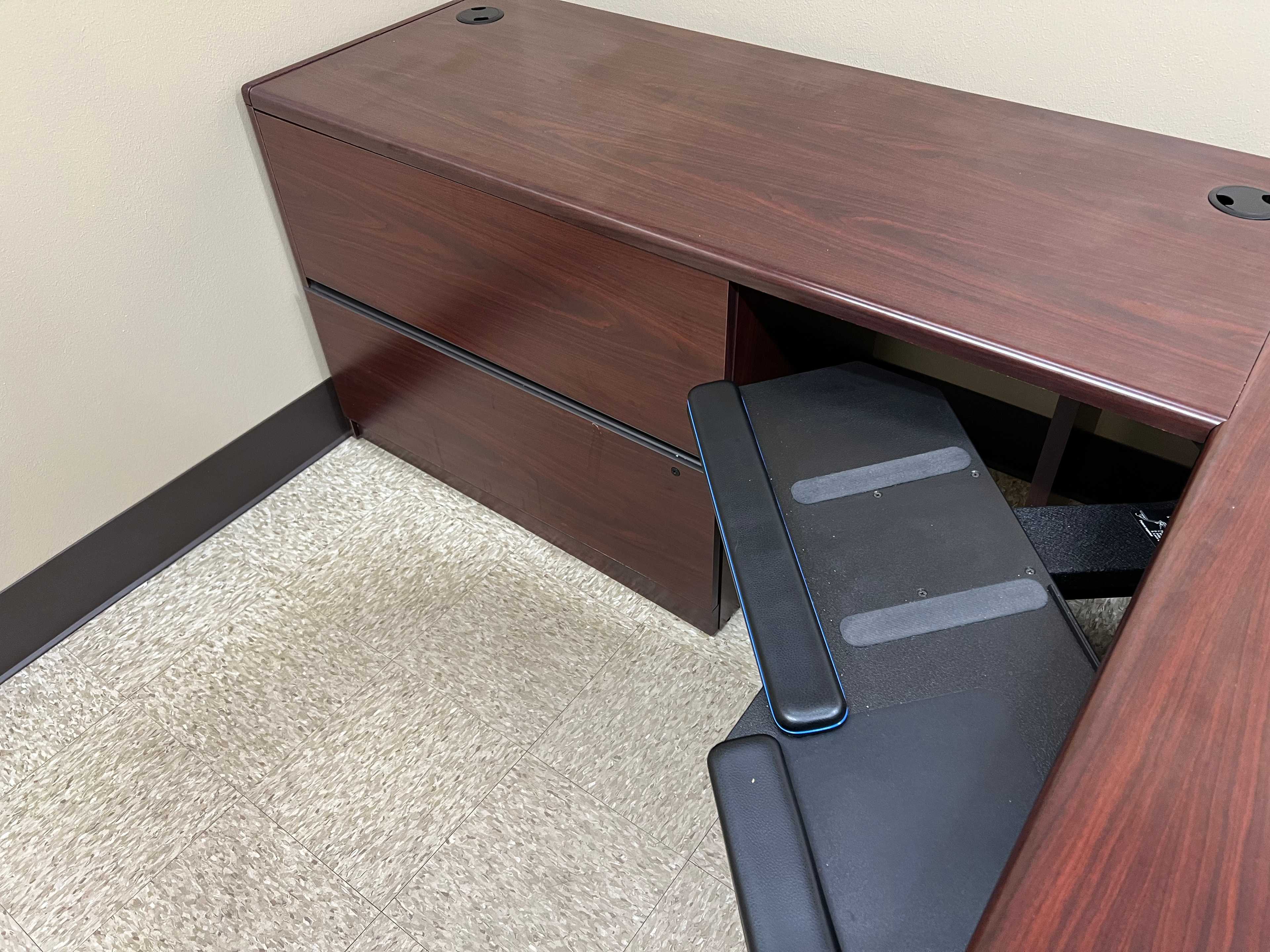 LOT OF OFFICE FURNITURE - PLANT & FACILITY