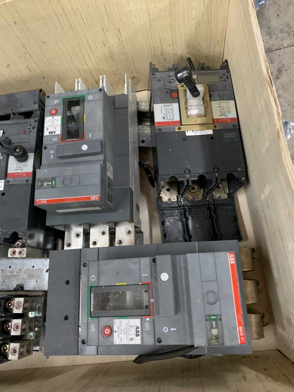 CRATE OF USED GENERAL ELECTRIC AND ABB CIRCUIT BREAKERS VARIOUS MODELS - CIRCUIT BREAKERS