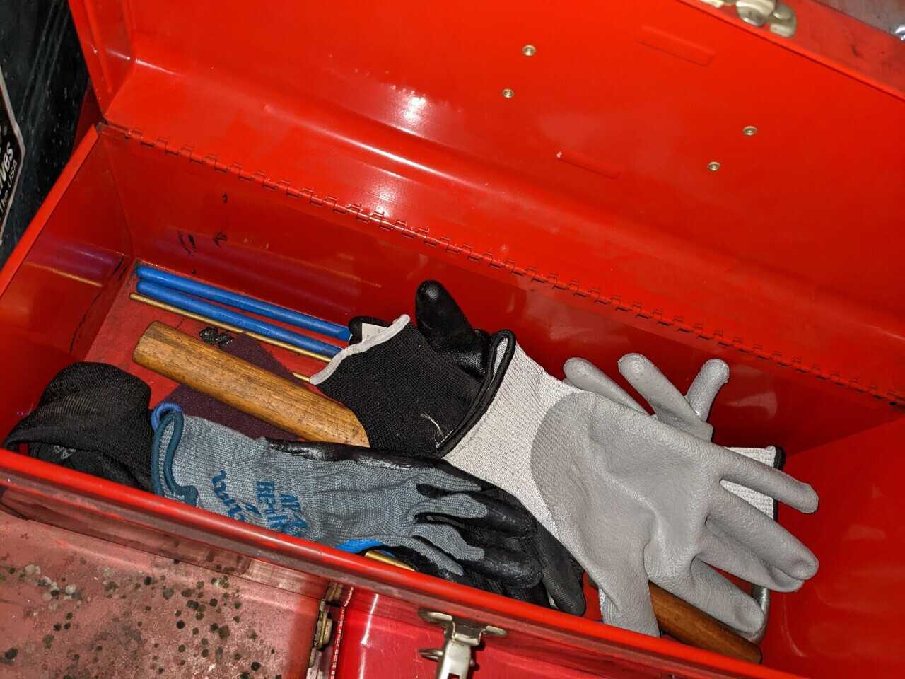 CRATE OF ASSORTED TOOLBOXES WITH CONTENTS, ASSORTED TOOLS, FITTINGS (SOME EMPTY) - HAND TOOLS