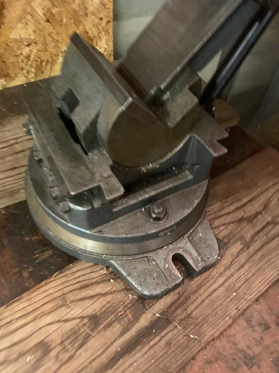 Yuasa 4" Angle Vise - ELECTRIC POWER TOOLS