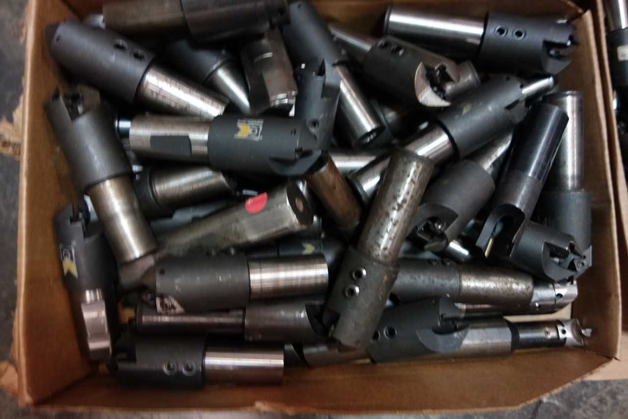 LOT OF ASSORTED END MILLS - KENNAMETAL - ELECTRIC POWER TOOLS