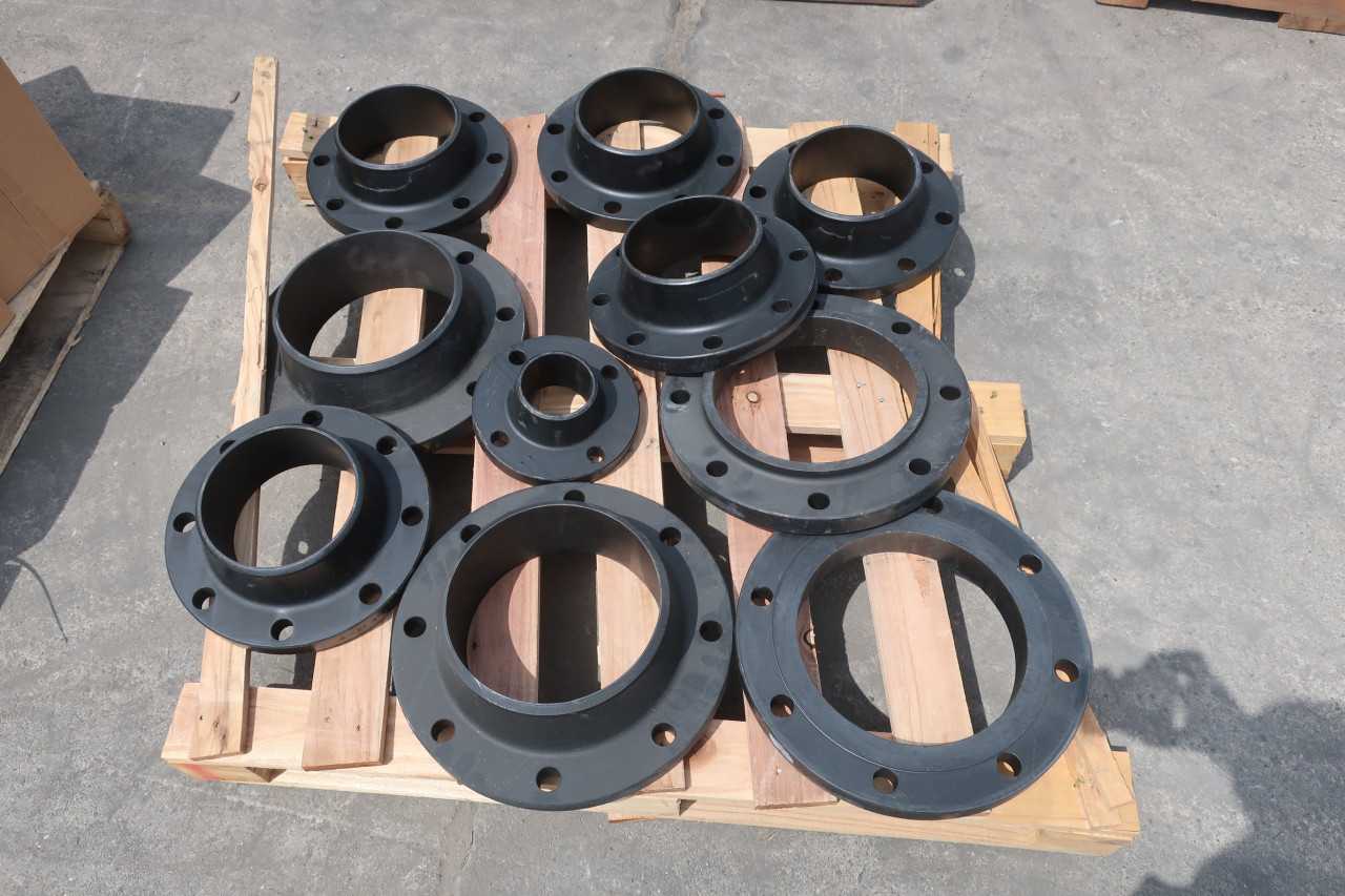 1 PALLET OF ASSORTED PIPE FLANGES - PROCESS EQUIPMENT