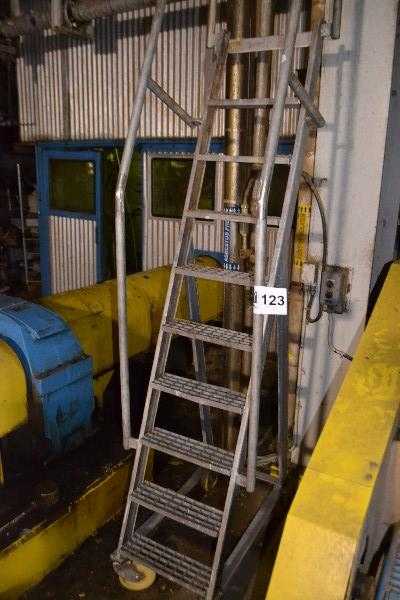 9FT ROLLING STEP LADDER (NOVA SCOTIA) - MISCELLANEOUS