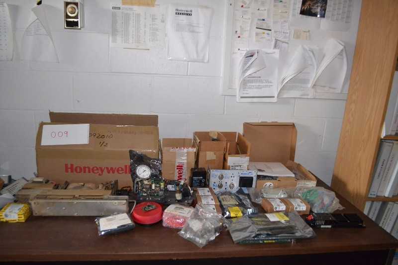 HONEYWELL CONTROLS, MOTORLA MVME331S VME BUS CONTROLLER, BUSSMANN FUSES, (NOVA SCOTIA) - MISCELLANEOUS