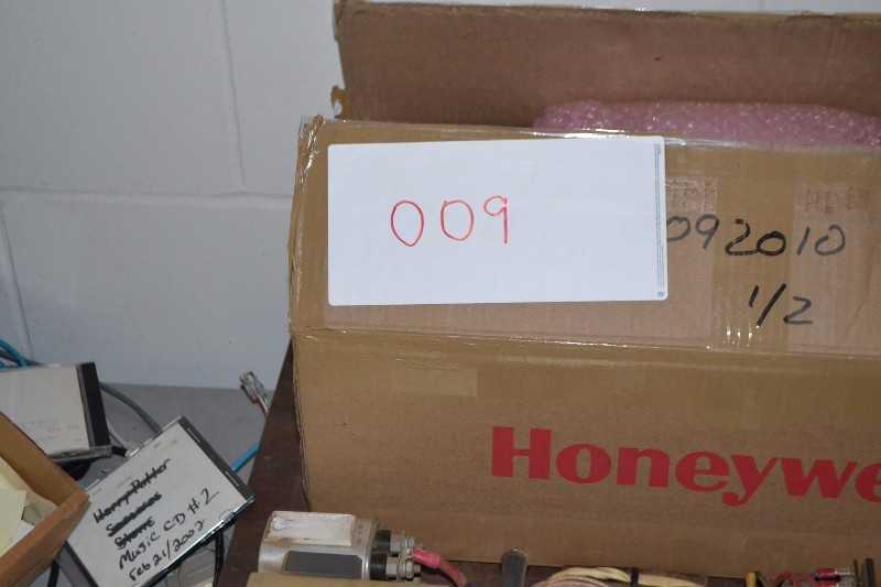 HONEYWELL CONTROLS, MOTORLA MVME331S VME BUS CONTROLLER, BUSSMANN FUSES, (NOVA SCOTIA) - MISCELLANEOUS