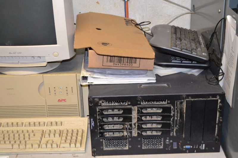 APC UPSS, DELL POWEREDGE 2600 SERVER (NOVA SCOTIA) - MISCELLANEOUS
