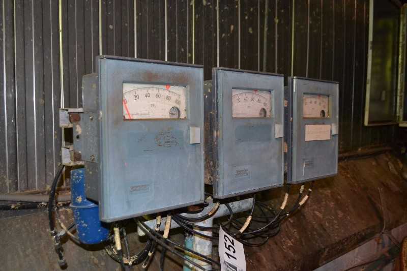 3x FOXBORO 43AP-PA42C PNEUMATIC CONTROLLERS (NOVA SCOTIA) - MISCELLANEOUS