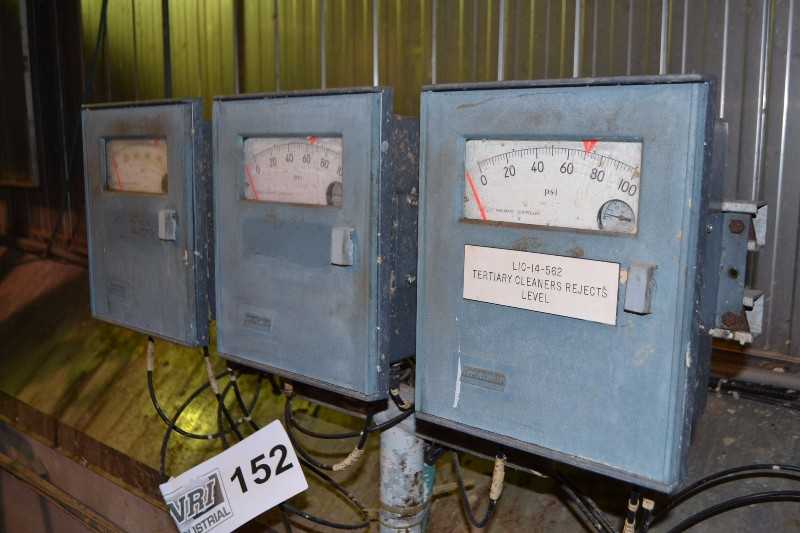 3x FOXBORO 43AP-PA42C PNEUMATIC CONTROLLERS (NOVA SCOTIA) - MISCELLANEOUS