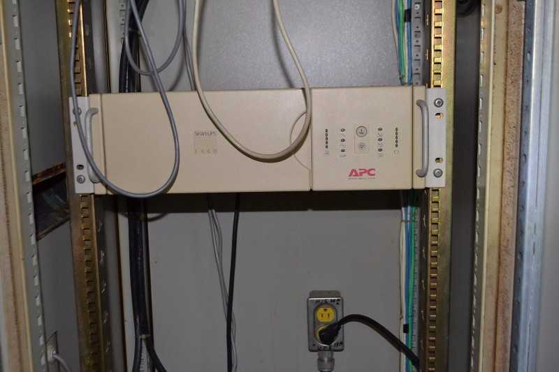 RITTAL NETWORKING CABINET WITH 2x HP HUB-2R APC SMART UPS, RITTAL AC UNIT (NOVA SCOTIA) - MISCELLANEOUS