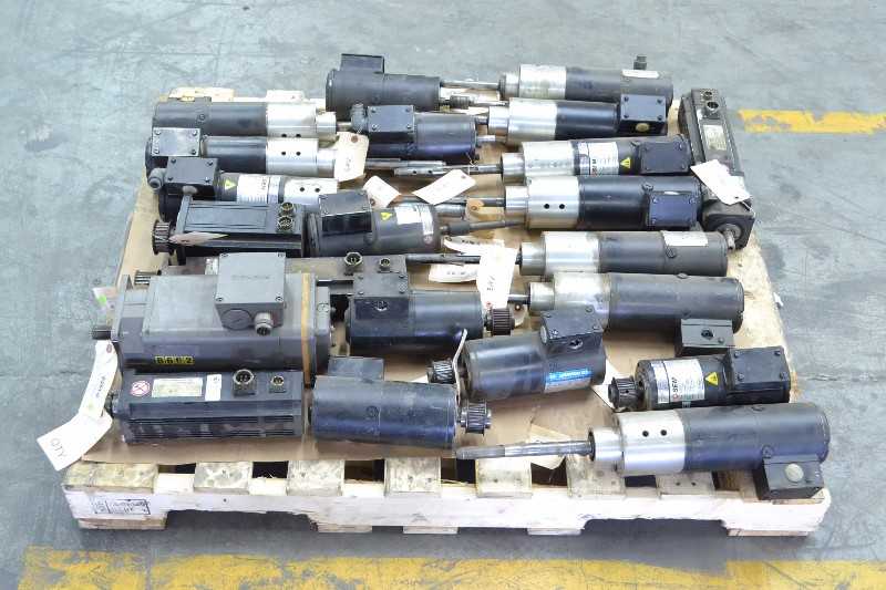 1 PALLOT OF ASSORTED SERVO MOTORS, SIEMENS, EMERSON, SEM (OHIO) - MISCELLANEOUS