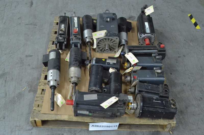 1 PALLET OF ASSORTED SERVO MOTORS, ALLEN BRADLEY, SIEMENS, MC (OHIO) - MISCELLANEOUS
