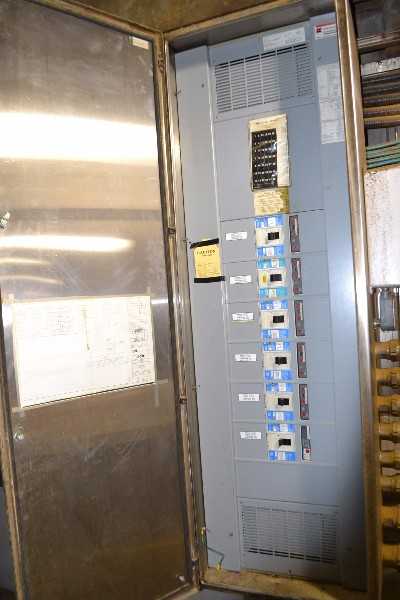 CUTLER HAMMER PRL4 STAINLESS DISTRIBUTION PANEL 600V 800A 3PH 4W WITH 6x KDC3400F BREAKERS (NOVA SCOTIA) - MISCELLANEOUS