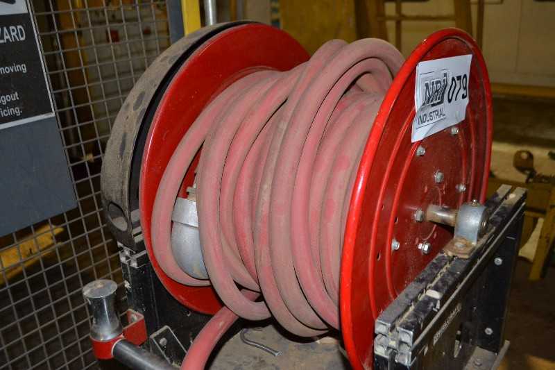 REELCRAFT S40-02033 PNEUMATIC HOSE REEL WITH AIR MOTOR (NOVA SCOTIA) - MISCELLANEOUS