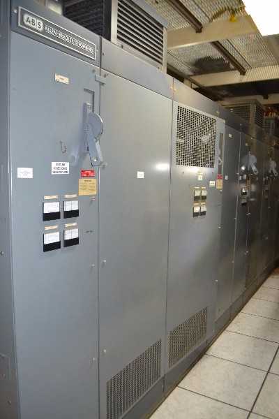 ALLEN BRADLEY CONTROLLOGIX CABINET WITH LOGIX 5555 CONTROLLER AND 4x AVTRON ADDVANTAGE-32 DC DRIVES (NOVA SCOTIA) - MISCELLANEOUS