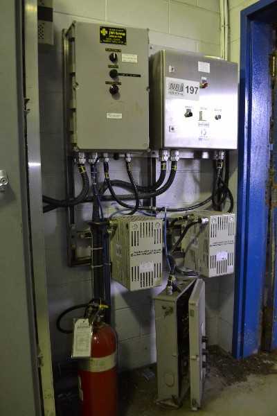 3x ASSORTED ELECTRUCAL CABINETS AND 2x CONTROLLED POWER 5DZZX-1K-8-PI POWER REGULATORS (NOVA SCOTIA) - MISCELLANEOUS
