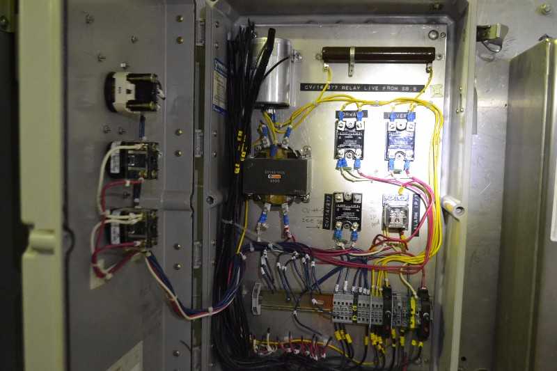 3x ASSORTED ELECTRUCAL CABINETS AND 2x CONTROLLED POWER 5DZZX-1K-8-PI POWER REGULATORS (NOVA SCOTIA) - MISCELLANEOUS