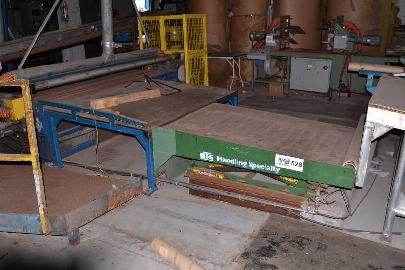 H&S PNEUMATIC LIFT TABLE (NOVA SCOTIA) - MISCELLANEOUS