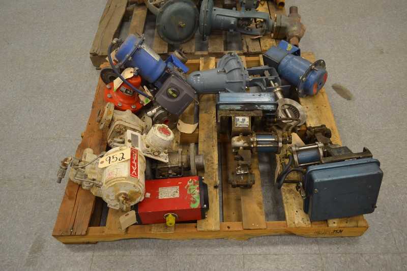 2 PALLETS OF ASSORTED VALVES, HONEYWELL (OHIO) - MISCELLANEOUS