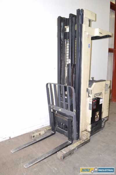 CROWN RR3520-35 ELECTRIC REACH TRUCK 3500LB 240IN 36V-DC (OHIO) - MISCELLANEOUS