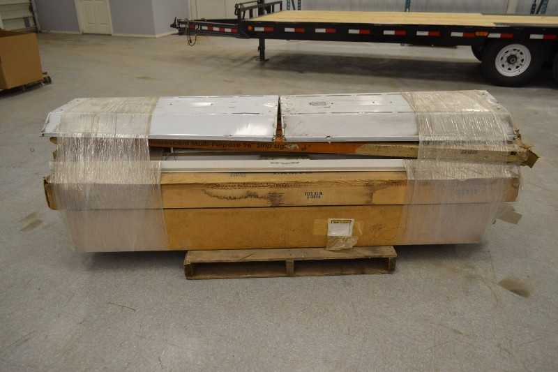 1 PALLET OF LIGHT BULBS AND LIGHT FIXTURES, DECO, SYLVANIA (OHIO) - MISCELLANEOUS