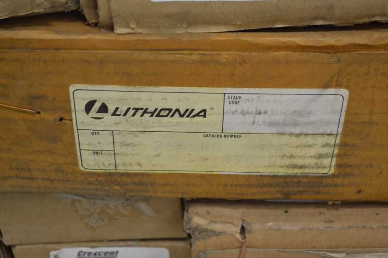 1 PALLET OF LIGHT BULBS AND LIGHT FIXTURES, DECO, SYLVANIA (OHIO) - MISCELLANEOUS